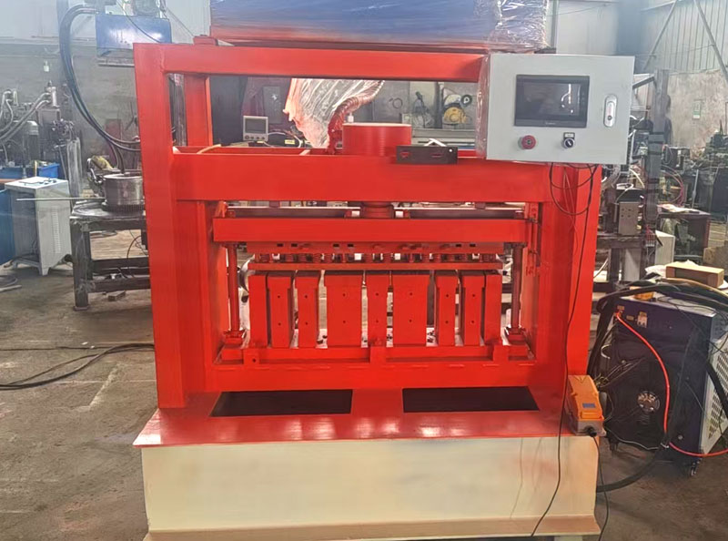 Automatic punching equipment for cable trays